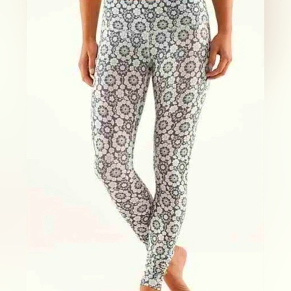Lululemon 🔥Wunder Under Twiggy Nimbus Floral Leggings EUC size 2 full length - Picture 1 of 10